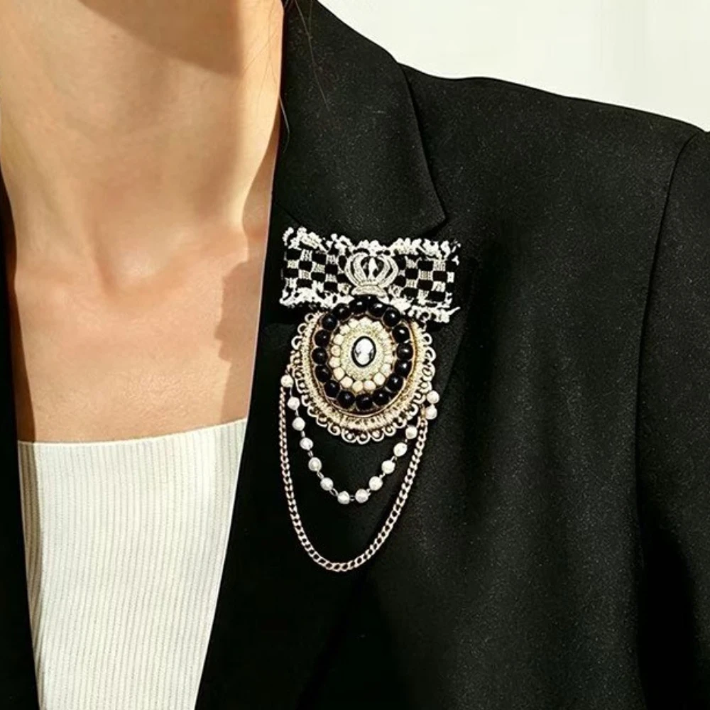 Korean Fabric Bow Brooch Crown Pearl Tassel Chain Lapel Pin Vintage Blazer Coat Sweater Fashion Jewelry for Women Gifts