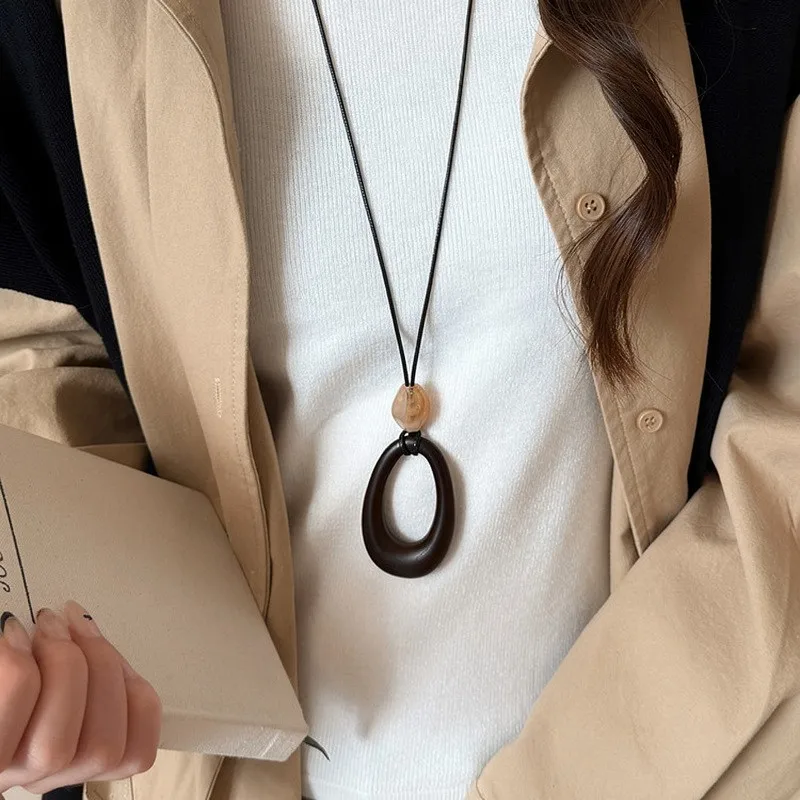 Long Sweater Chain Hollow Oval Pendant Necklace for Women New Chinese Style Simple Vintage Fashion Brown Wooden Jewelry Gifts