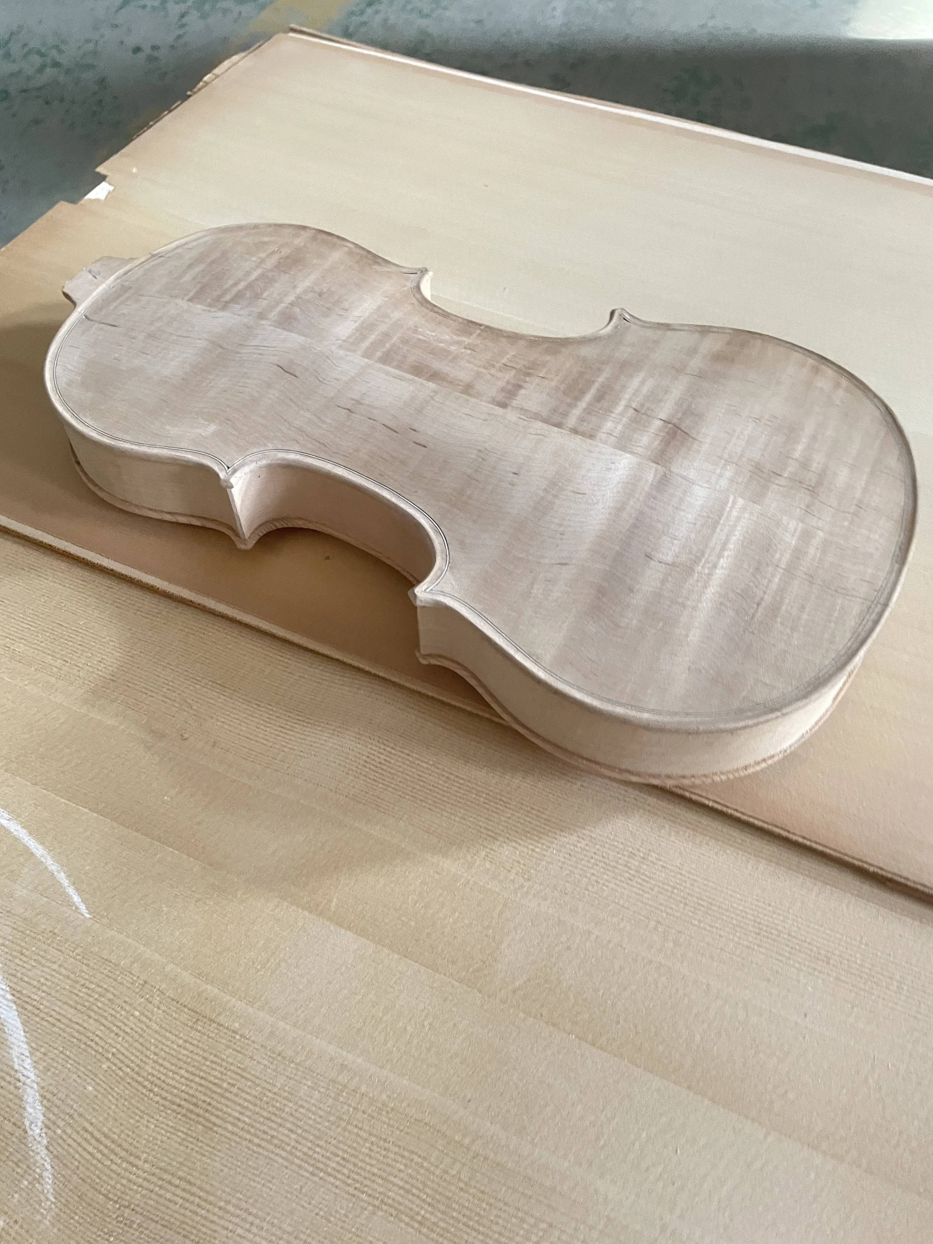 High quality. Unfinished white stubble violin body. 4/4 full board water ripple flame maple, spruce back and solid wood top.....