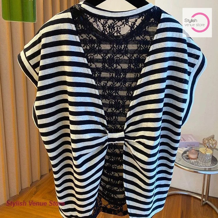 French stripe unique and chic backless T-shirt women's summer new loose lace stitching hollow design small flying sleeve top.