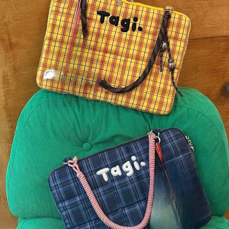 14-16 Inches, Woven Small Pillow Filled With Cotton Embroidery, Hand-Held Single Shoulder Anti Fall And Shockproof Computer Bag