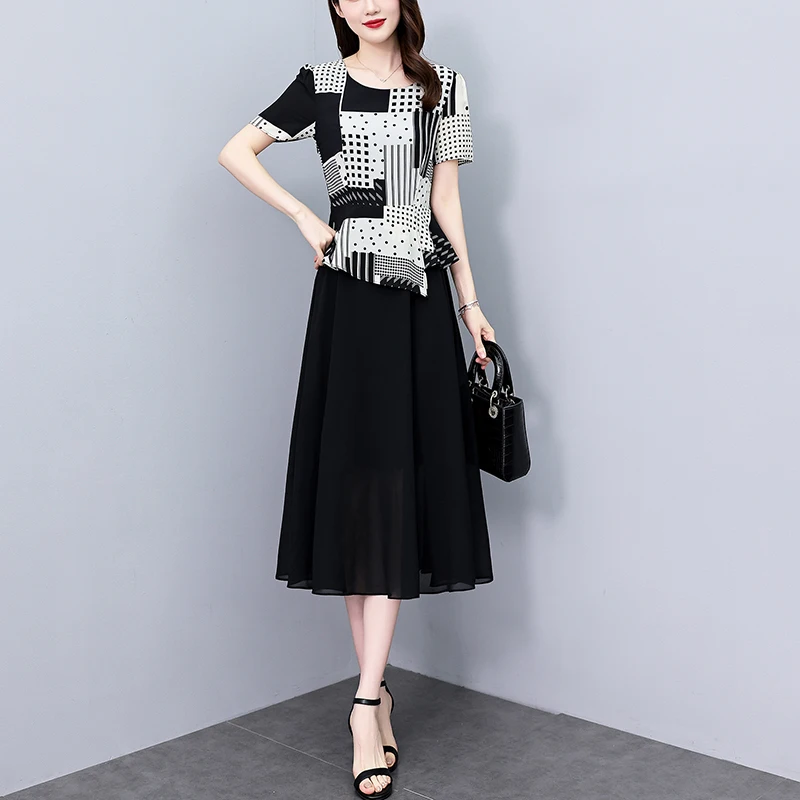 เดรสชีฟองลำลองสไตล์วินเทจสำหรับผู้หญิง ประดับผ้าแบบแพทช์เวิร์ค หรูหราสง่างาม เหมาะสำหรับใส่ทำงานหรืองานพรอม ทรงเข้ารูป สีดำ ชิค ยาวปานกลาง รุ่นซัมเมอร์ 2025