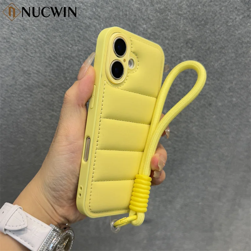 Mit Daunen gefüllte Kleidungsstück-Lanyard-Handyhülle für iPhone 16 15 14 13 12 Pro Max 16 Plus 16 Pro Max 11 Handgelenkschlaufe, stoßfeste Softcover