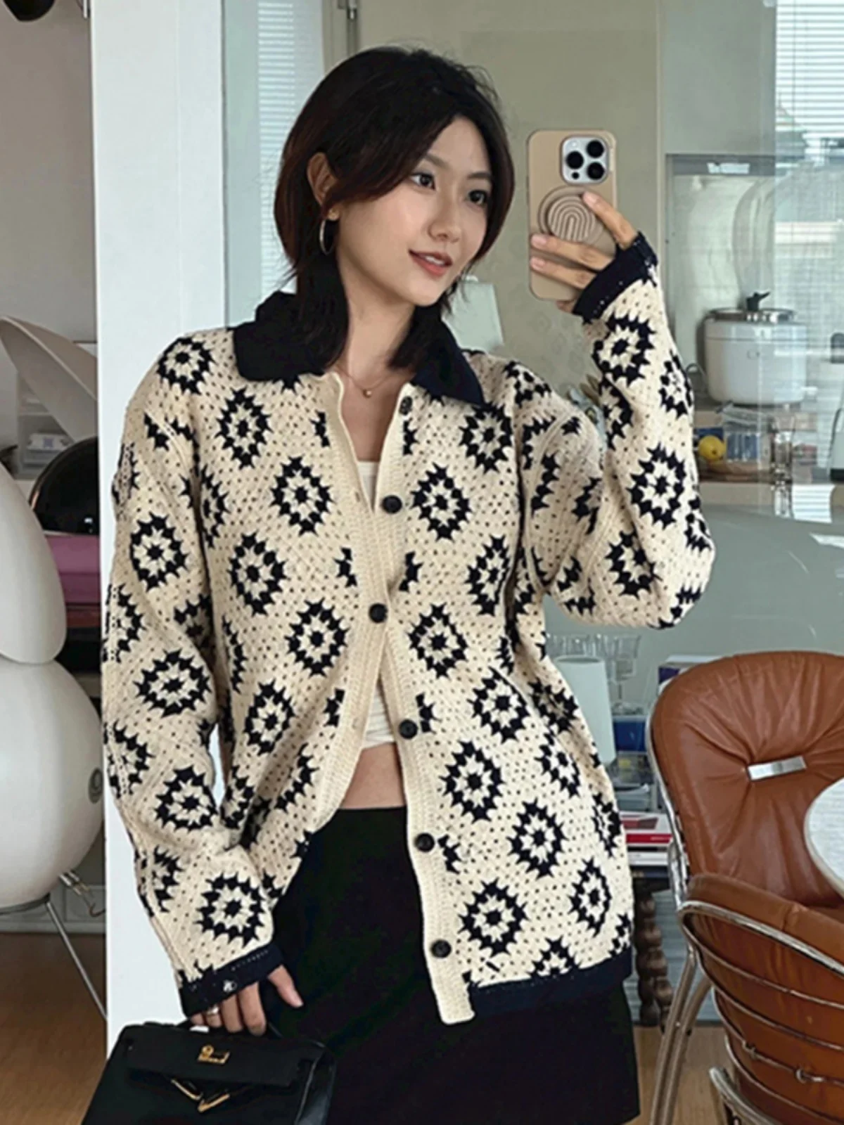 Retro Kardigan Rozpinany z Długim Rękawem, Luźny Krój, Neutralny Styl Uliczny, z Kwiatowym Wzorem w Stylu Retro Hooked, Diamentowym Patchworkiem, Kolorowy, z Dzianiny, z Otwartym Kołnierzem...