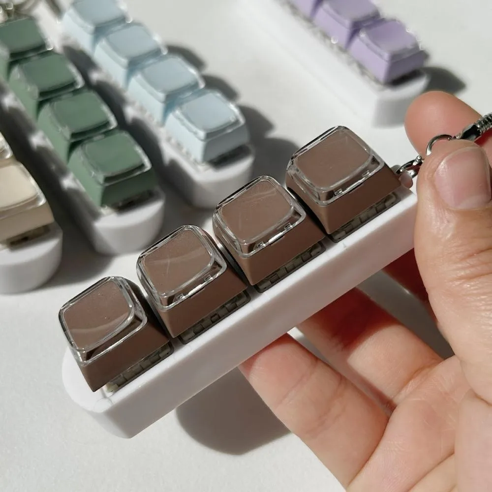 MAYSHOW Fidget Keychain , 4 Keys Pressure Relief Finger Keyboard Caps , DIY Key Keyboard Keycap Pass The Time Clicker Adult Toys