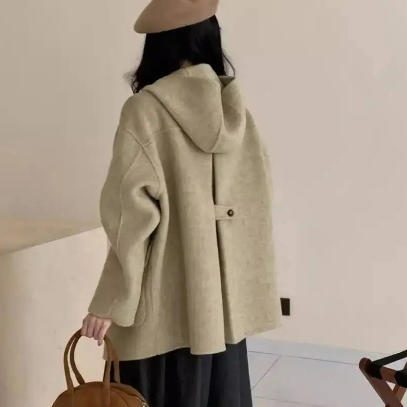 Nowa dwustronna kaszmirowa luźna damska bluza z kapturem zapinana na guziki, średniej długości, krótki płaszcz wełniany na jesień i zimę 2025.