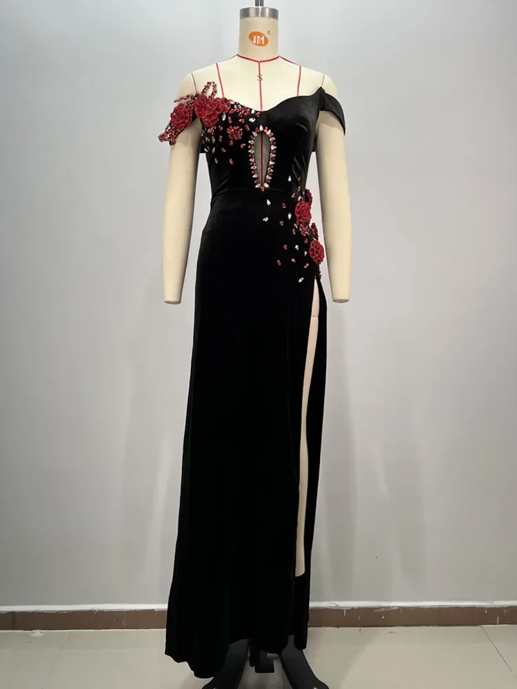 Vestidos de fiesta de lujo para mujer, elegantes, negros, con hombros descubiertos, apliques rojos de cristal, pierna abierta, vestidos largos de fiesta de noche para celebridades