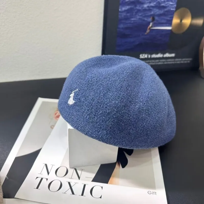 Zwart geborduurde baret voor mannen en vrouwen, herfst-winter lichtgewicht hoed, heren- en damesmode Ins retro ondersteboven hoed