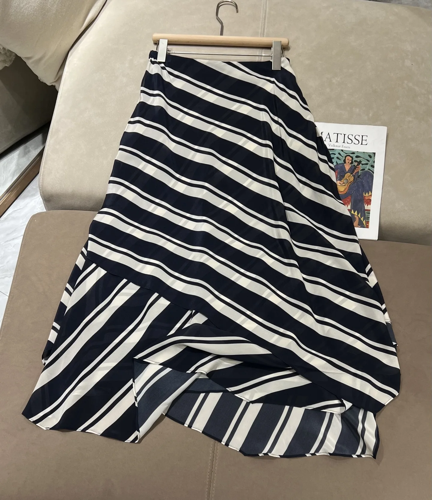 New Spring/Summer Collection: High-Quality, Stylish, And Casual Women'S Mulberry Silk Skirt With Printed Stripes