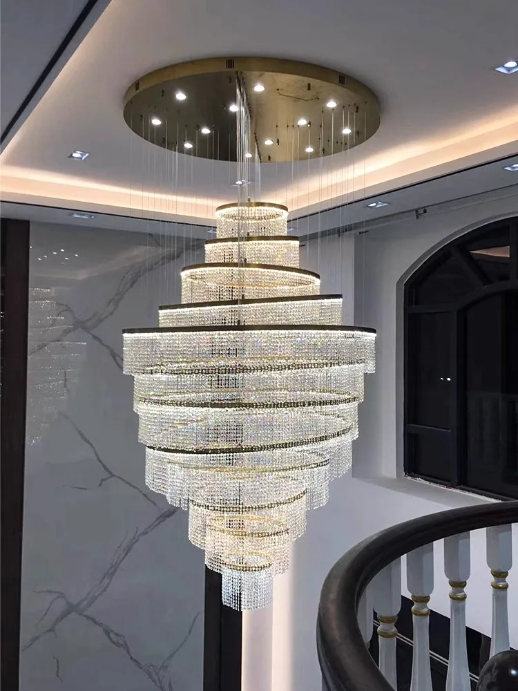 

The living room of the duplex building has a hollow crystal lamp, a light luxury, and a modern atmospheric chandelier