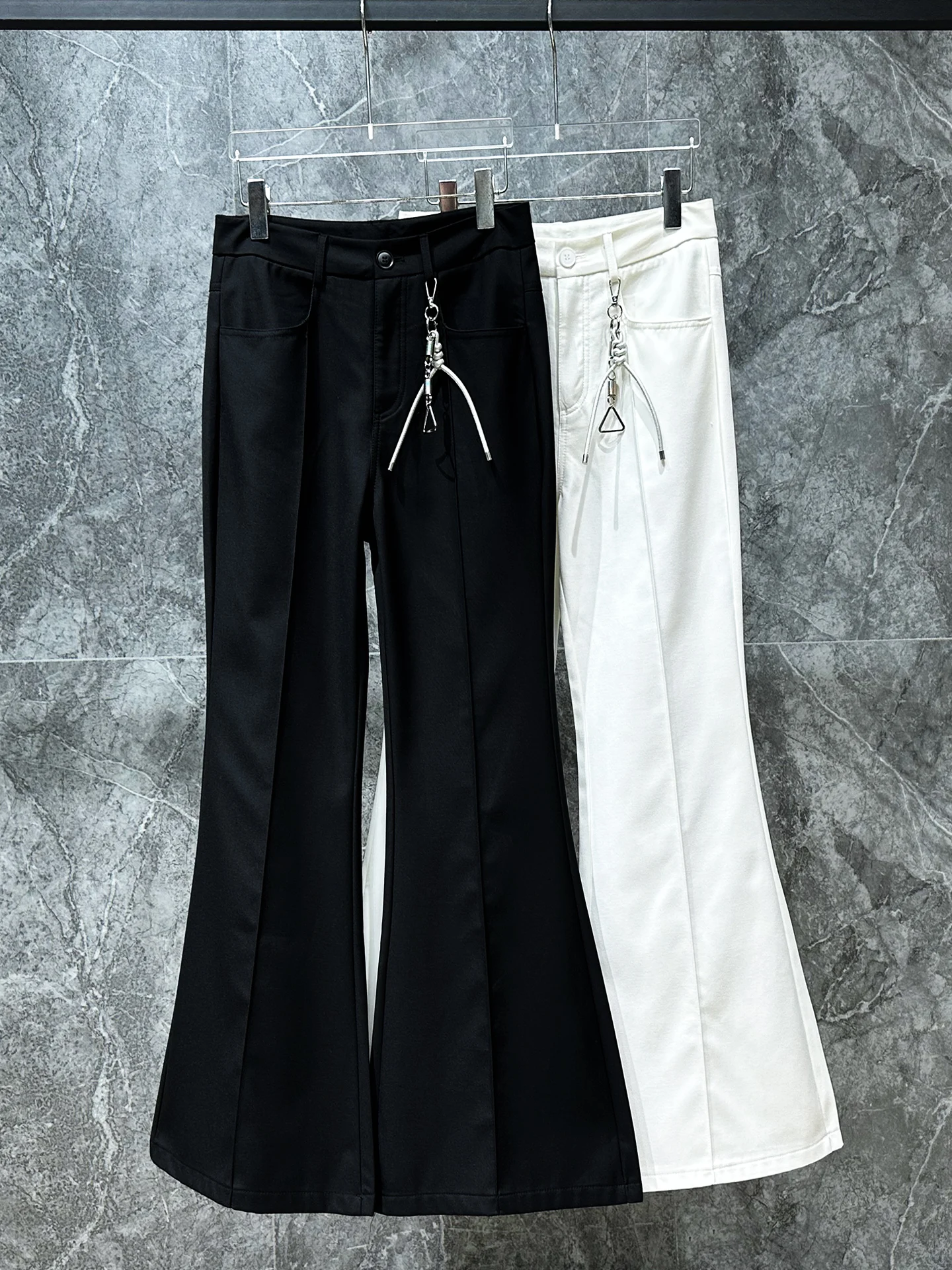 

Мужские брюки слим-фит с высокой талией, слегка расклешенные, костюмные, струящиеся, универсальные, удлиняющие и стройнящие, повседневные, однотонные