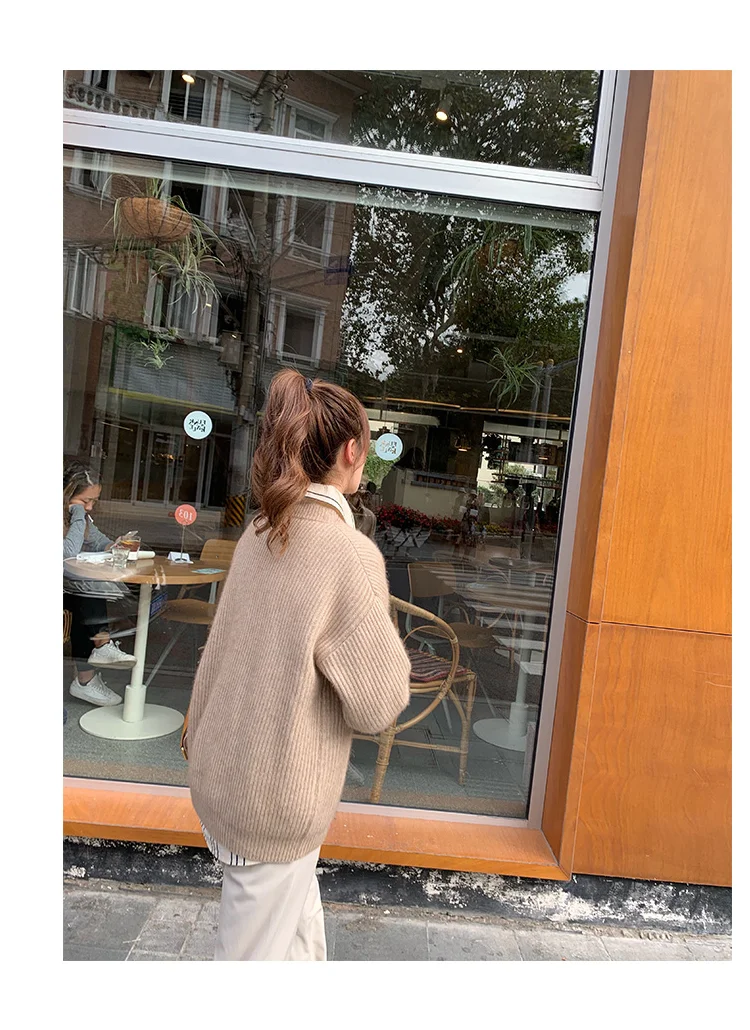 V-neck thick European goods in autumn and winter, high-end pits, loose soft waxy cashmere sweater with bottom.