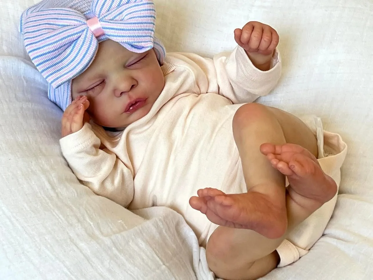 NPK 18 Zoll Romy Reborn Babypuppe – lebensechte Soft-Touch-3D-Haut, handgezeichnetes Haar, schlafende Babypuppe, bereits bemalt und fertig