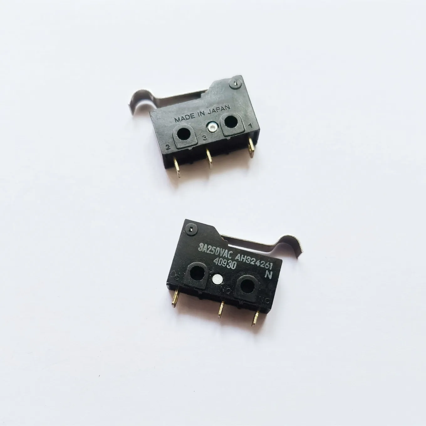 Original new 100% AH324261 light force tactile micro switch 3A250VAC curved handle small limit switch