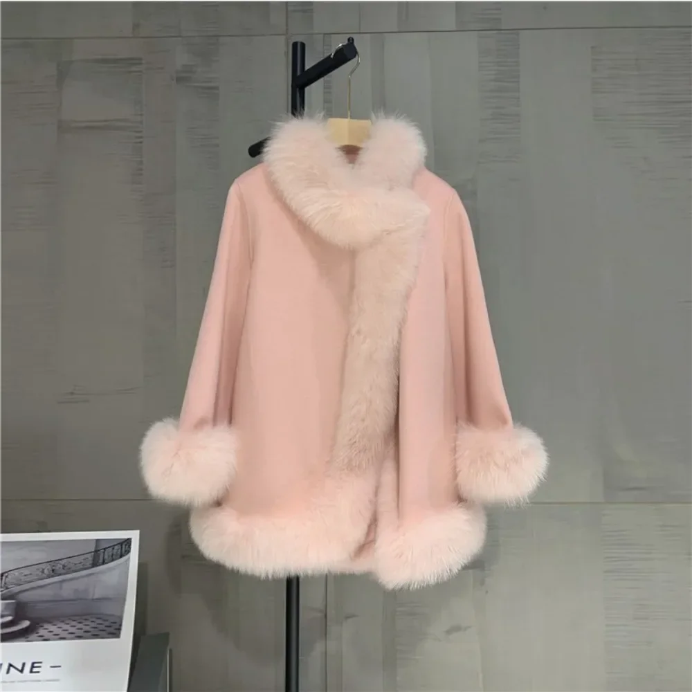 معطف أنيق من الفرو الحقيقي بياقة من فرو الثعلب الحقيقي معطف عباءة من الصوف الأبيض للنساء سترة من فرو الثعلب الطبيعي 2024 دافئة كبيرة الحجم
