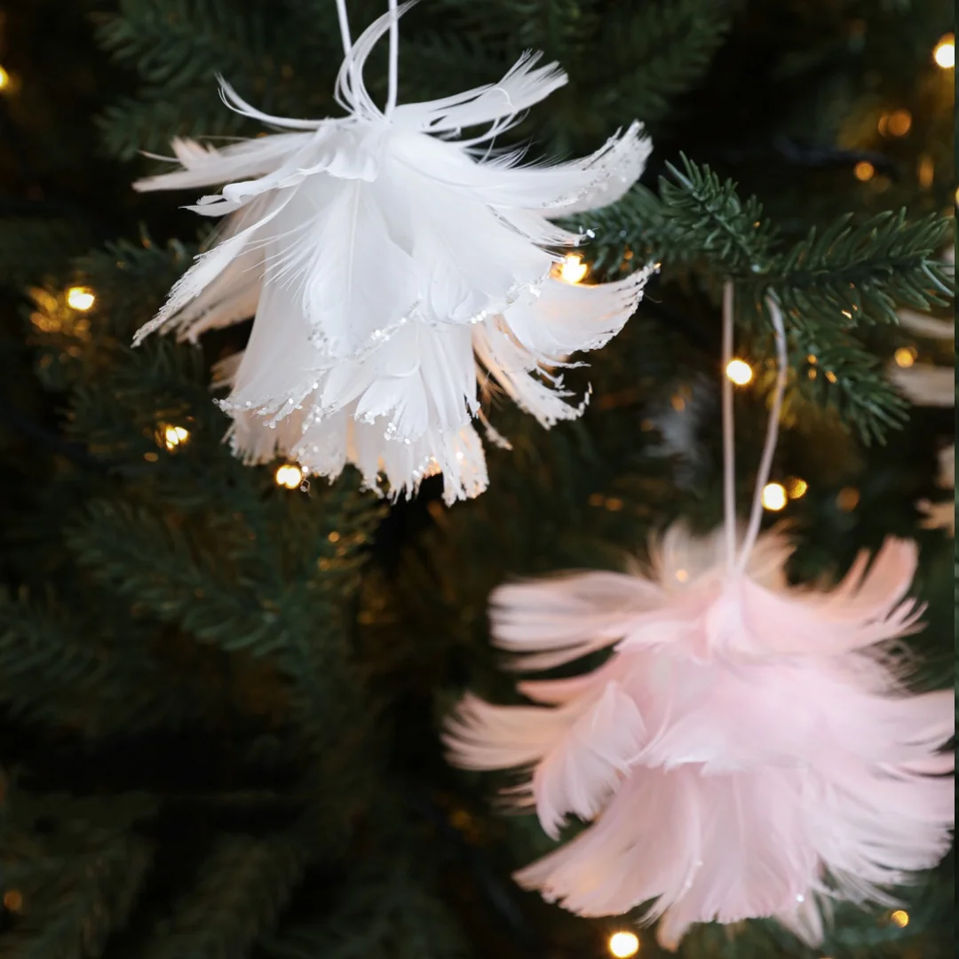 ผงขนนกสีชมพูขาวแบบใหม่ ลูกบอลโฟมคริสต์มาสแบบเหนียว ของตกแต่งต้นคริสต์มาส อุปกรณ์ตกแต่งคริสต์มาส