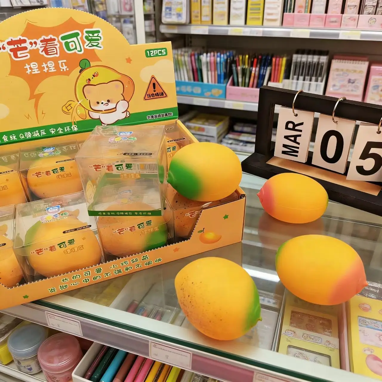 1Pc Realistic Mango Squishy Toy – Slow Rise Stress Ball， Fruit Fidget Decompression Toy， Supermarket Arcade Prize for Kids