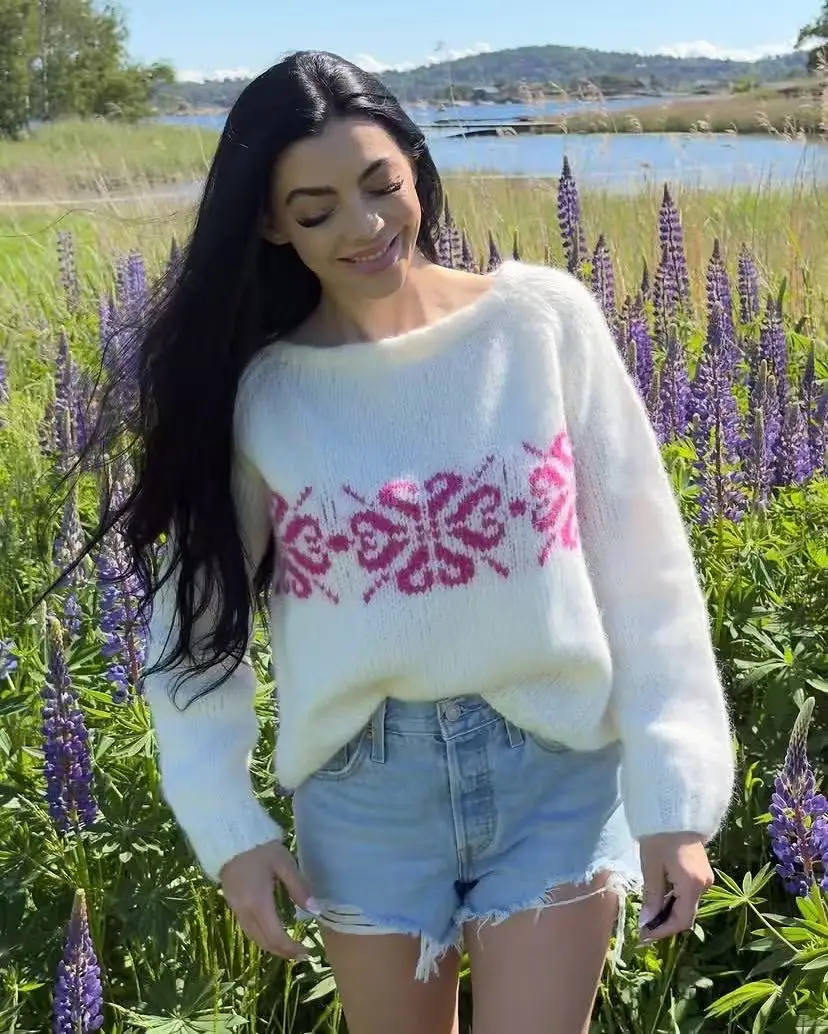 Spring and Autumn Korean Lazy Gentle Flower Nail Bead Round Neck Knitted Shirt Women's Style Versatile Fashion