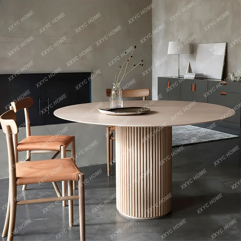 

Круглый обеденный стол из массива дерева для дома, небольшой квартиры или ресторана.