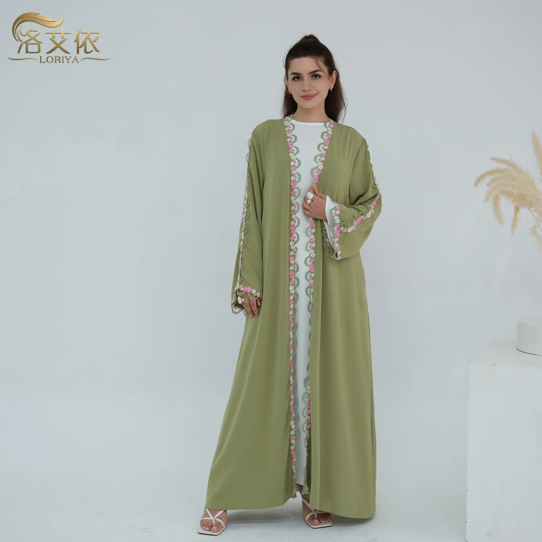 

Дубайская мусульманская мода для женщин: зеленый кардиган-абайя с вышивкой цветами, свободного кроя, с длинными рукавами, повседневный, стильный, элегантный.