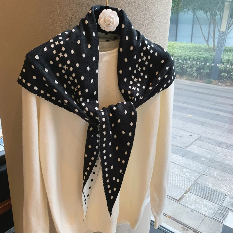 

Вязаный шарф в корейском стиле с черно-белым горошком для женщин, стильный осенне-зимний головной платок, универсальный.