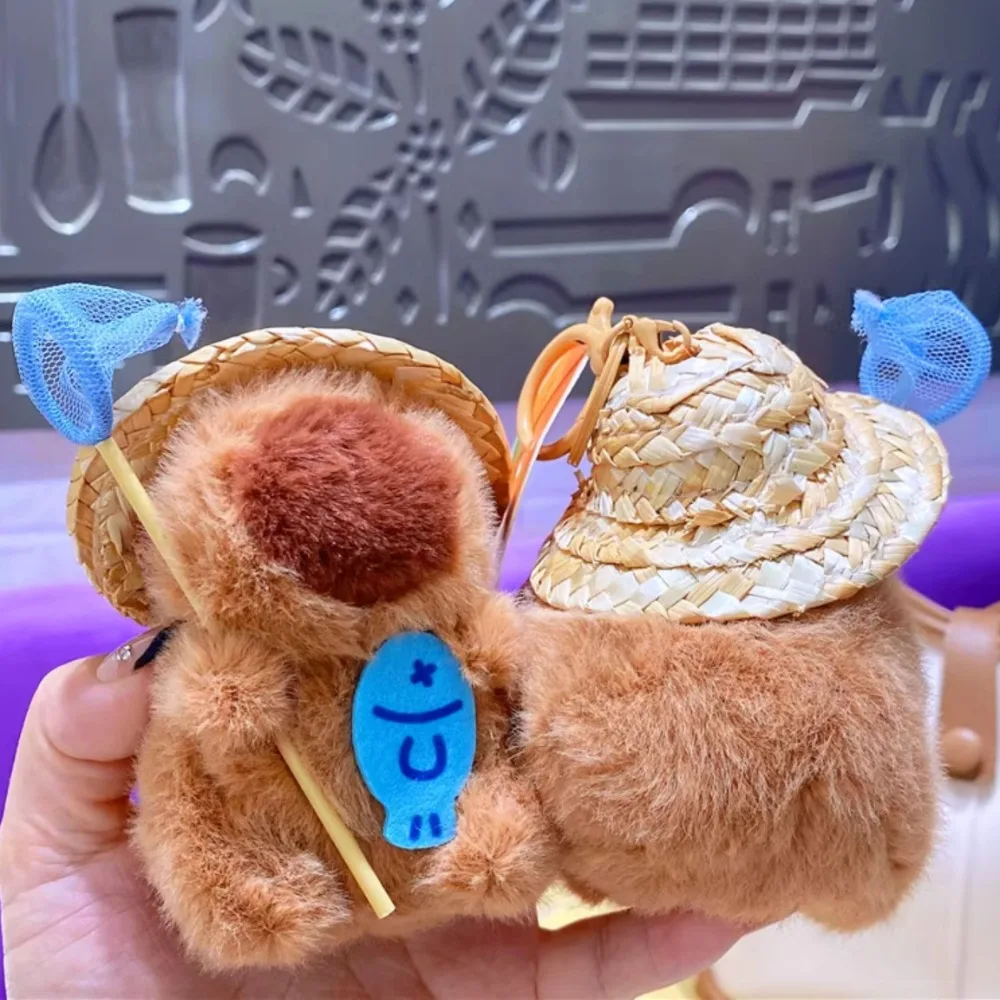 พวงกุญแจคาปิบาราถือตาข่ายจับปลา ตุ๊กตาคาปิบาราใส่กระเป๋า  ทำจากผ้าฝ้าย PP  รูปการ์ตูนสัตว์ตลก สำหรับเด็ก