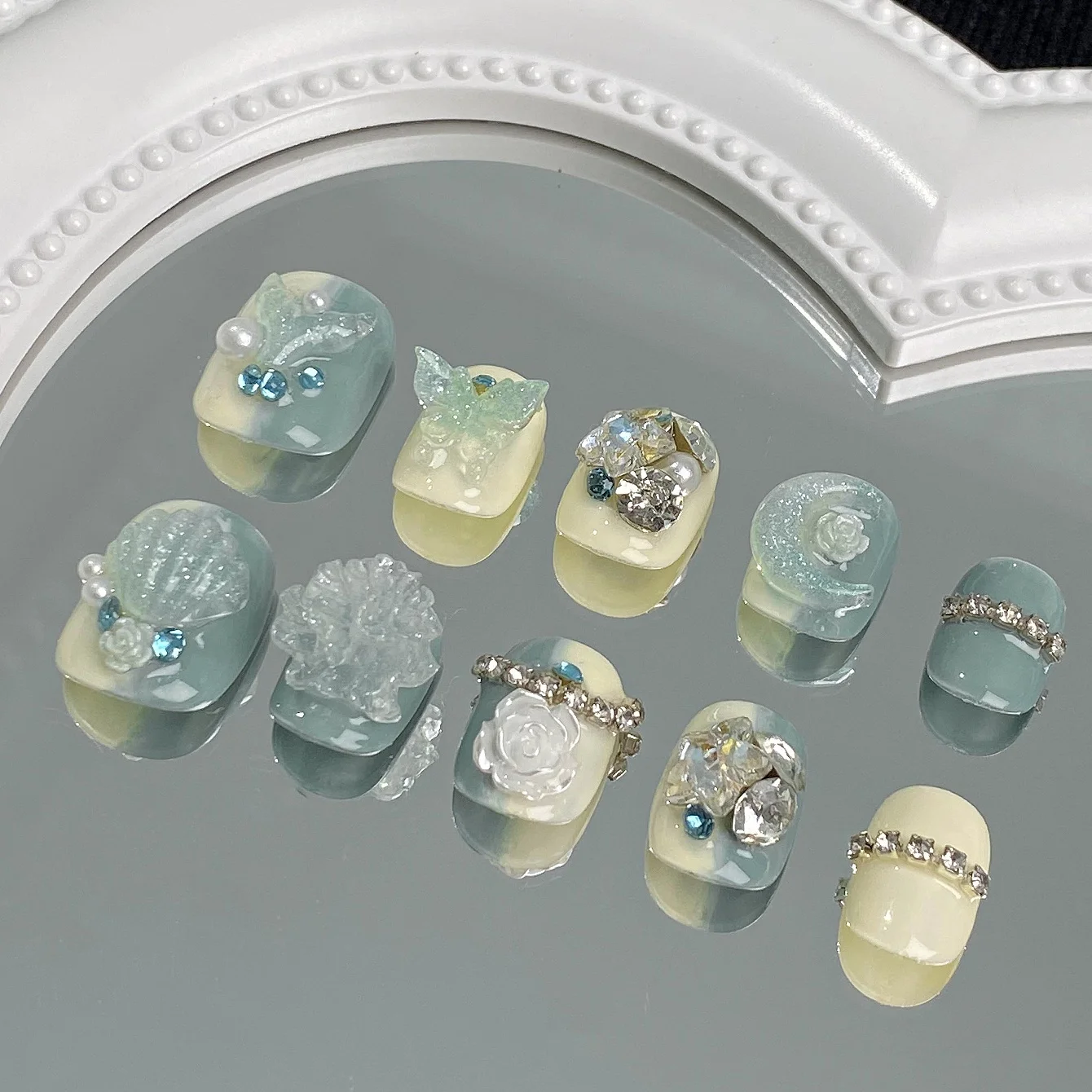 

10PCS pure manual pressing short nail art, beautiful fake nails, mermaid tail angel rhinestone nail art, suitable for women