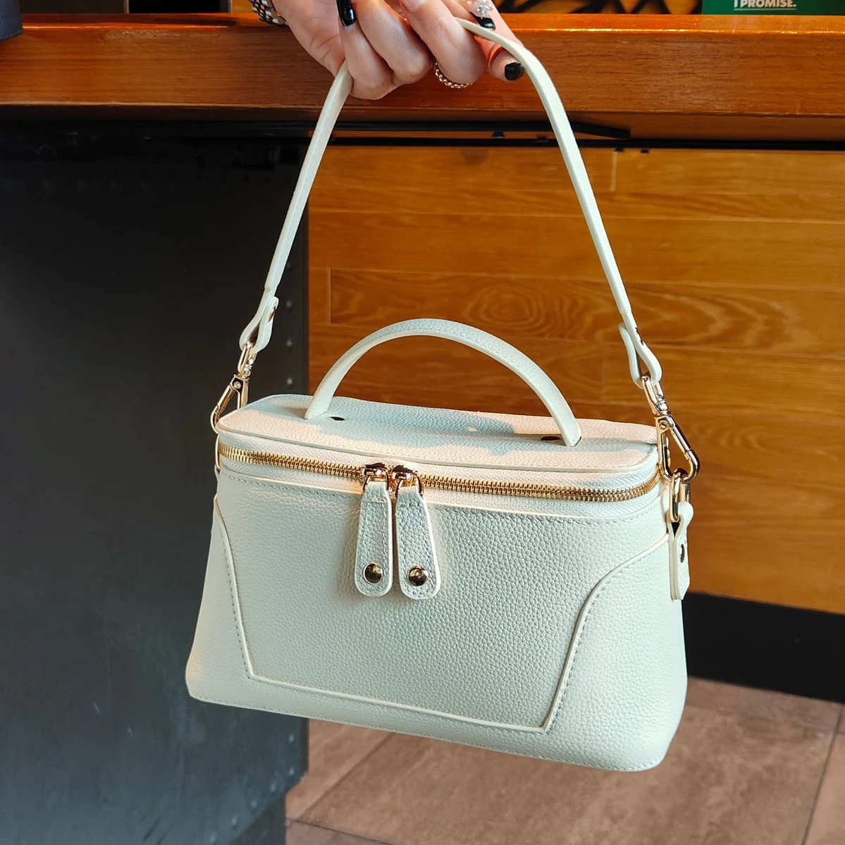 

Genuine leather soft box bag 2025 new niche design top layer cowhide leather one-shoulder crossbody bag vintage ladies handbag