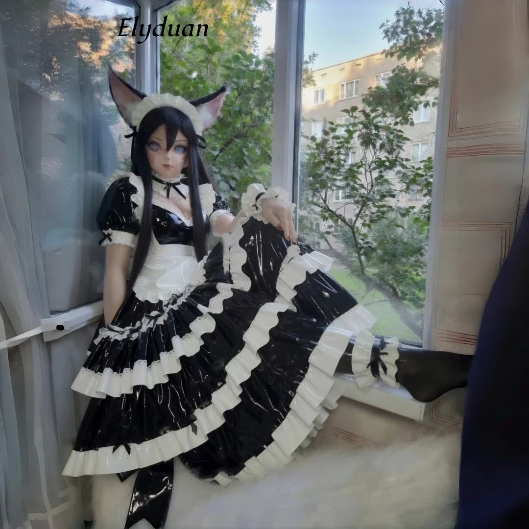Schwarzes PVC-Dienstmädchen-Cosplay-Partykleid mit weißem Besatz, kurzen Puffärmeln, gestuft, knöchellang, Lolita-Halloween-Kostüm, individuell angepasst
