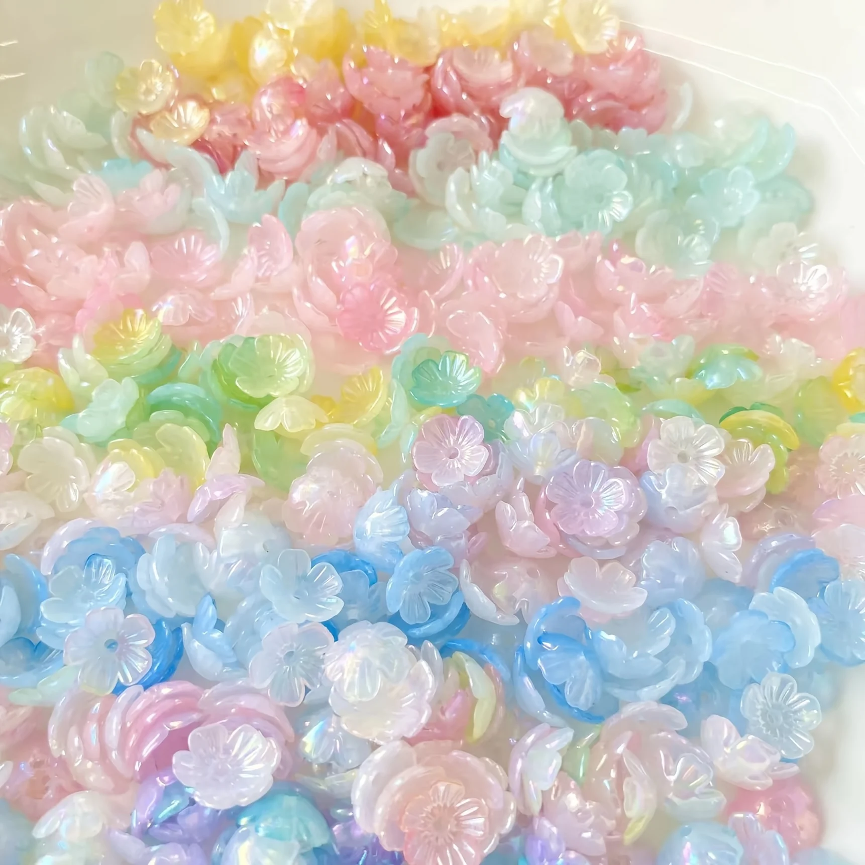 205 Stück 11 mm glitzernde kleine Blumenperlen zum Selbermachen von Schmuck, Acrylperlen-Zubehör (gemischte Farben, Rosa) – Detail 1