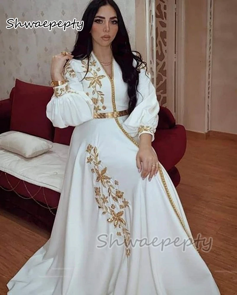 Elegant Moroccan Kaftan Evening Dresses Long Sleeves V-Neck White Satin Formal Dress With Gold Embroidery Arabic Women Outfit