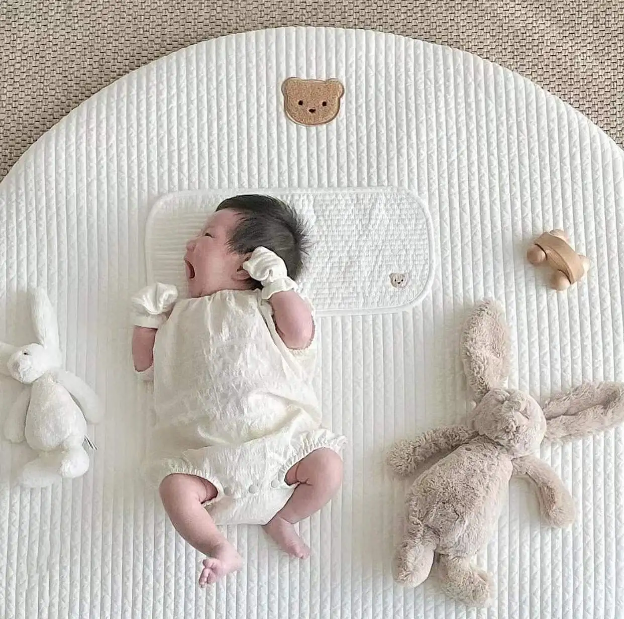 Tappetino per gattonare circolare per bambini nuovo coreano tappetino rimovibile e lavabile tappeto ricamato con fiori di coniglio tappeto per la