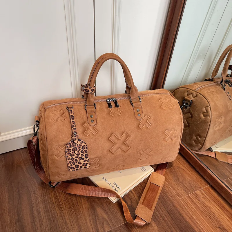 

Fashion Indentation Large Capacity Travel PU Texture Thickened Durable Duffle Bag Multifunctional Yoga Swimming Sports Bag