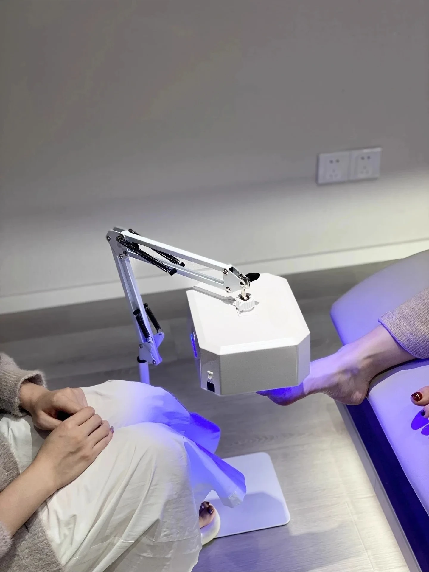 Professional Nail Suppliers Porta-ble Nail Light Lamp Rechargeable Dryer Coreless 36w Uv Led Lamp with Salon for Pedicures