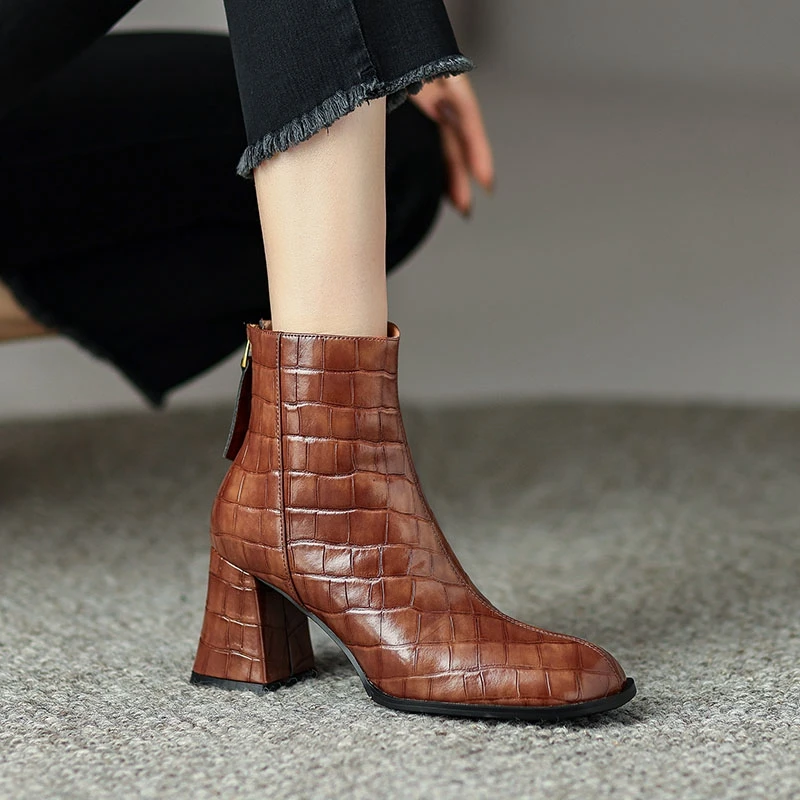 

Women's new leather cowhide round toe, thick heel, high heels, zipper, plus size, and calf retro short boots, fashion boots