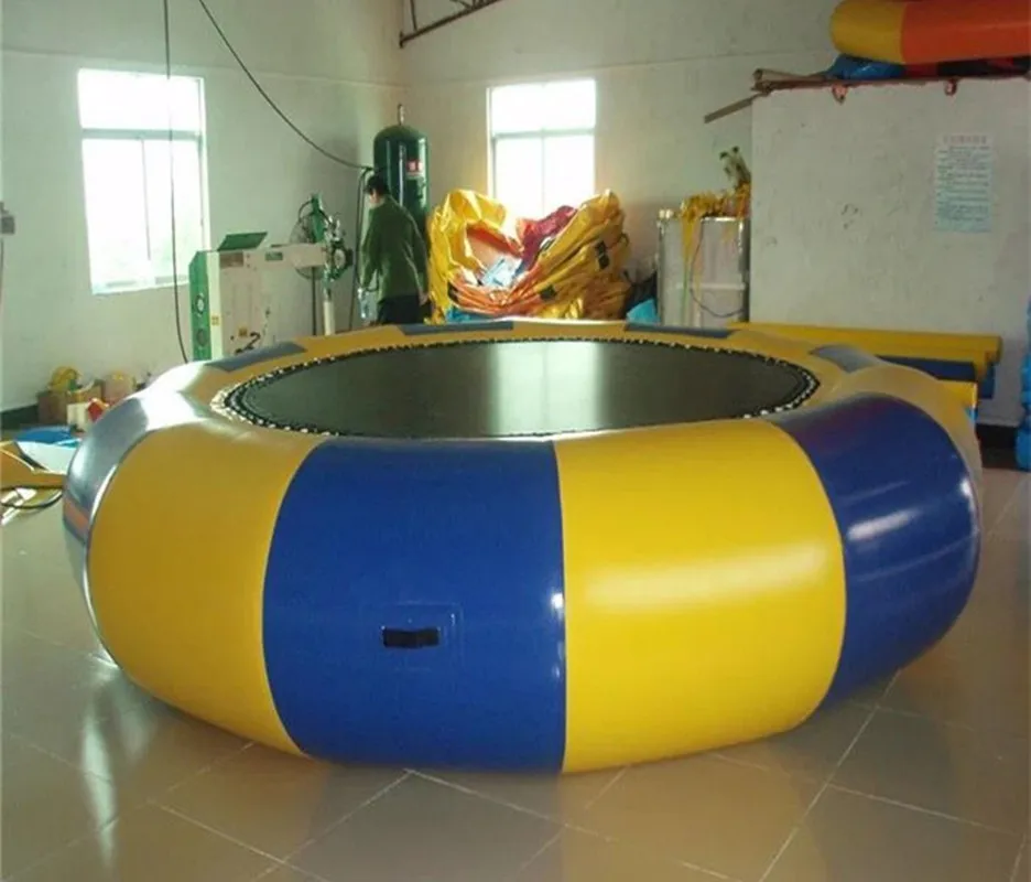 Opblaasbare watertrampoline 0,9 mm PVC waterspringbed Springtrampoline Word gratis een pomp