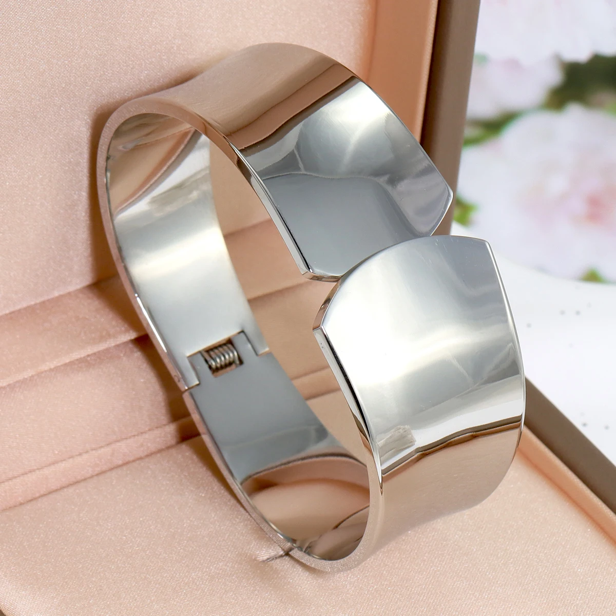 Minimalist Chunky Stainless Steel Bracelets Gold Color Women Elegant Wide Big Cuff Bangles Christmas Daily Party Jewelry Gifts