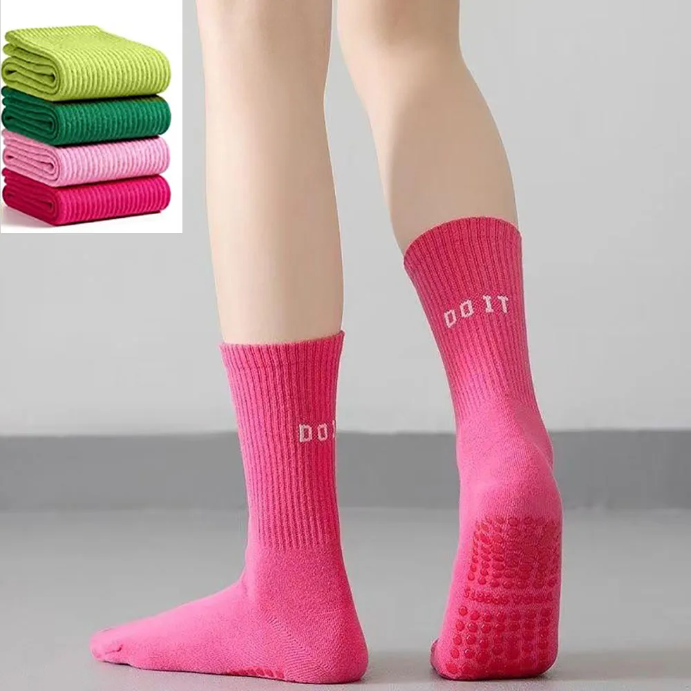 Non Slip Sticky Grippers Cotton Yoga Socks for Women Solid Color Crew Grip Socks Gym Sports Breathable Fitness Floor Socks