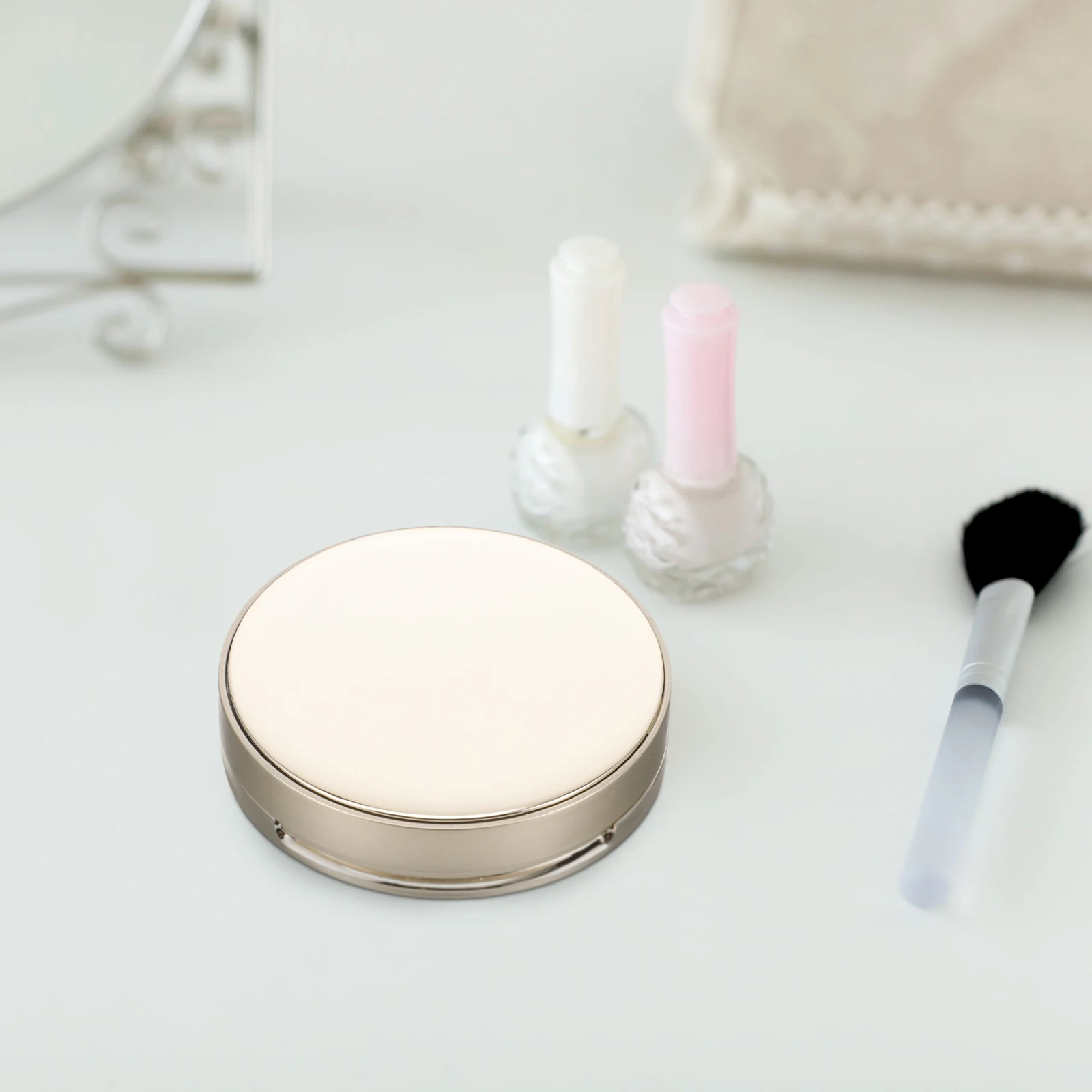 

2 pcs Empty Cushion Foundation Case Golden Ultra Thin Refillable Powder Container Puff Compact Travel Makeup Storage for Loose