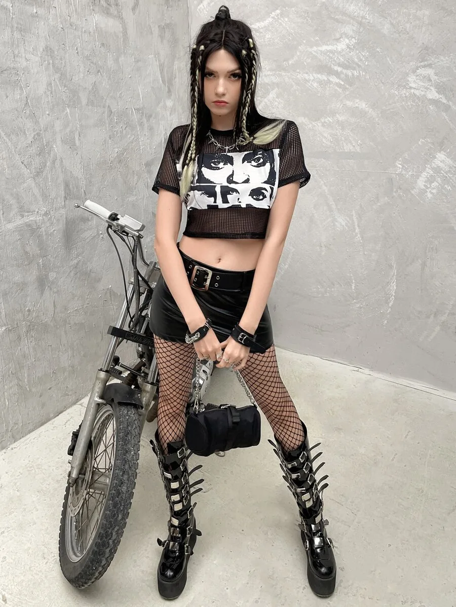 2000년대 섹시 핫걸 펑크 힙합 애니메이션 패턴 프린팅 메쉬 반팔 크롭탑 캐주얼 스트리트웨어 라운드넥 홀로우 티셔츠