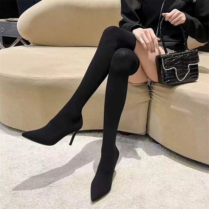 Otoño e Invierno nuevas botas por encima de la rodilla versión coreana de las mujeres botas elásticas de gamuza de tacón fino botas de tacón alto puntiagudas 2025