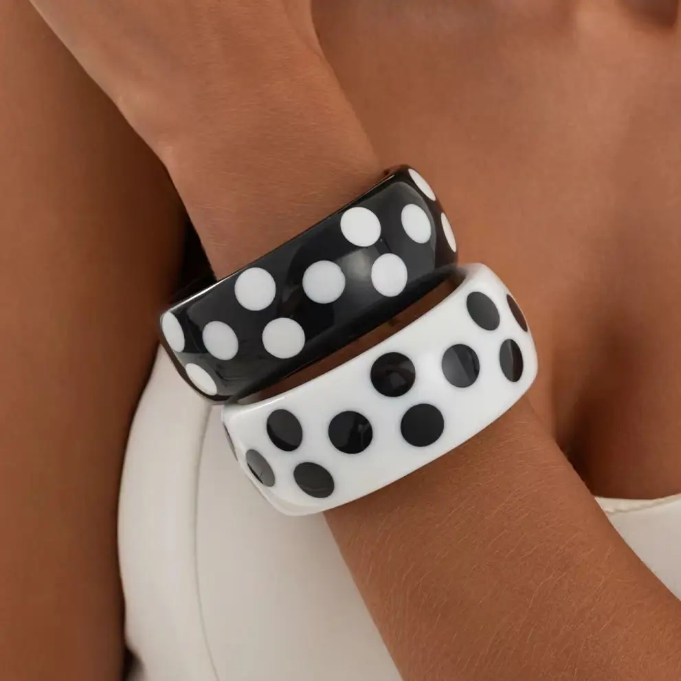 KunJoe 2Pcs/Set Retro Black White Acrylic Resin Round Cuff Bangle Women Fashion Resin Stack Wide Bracelet Statement Jewelry Gift