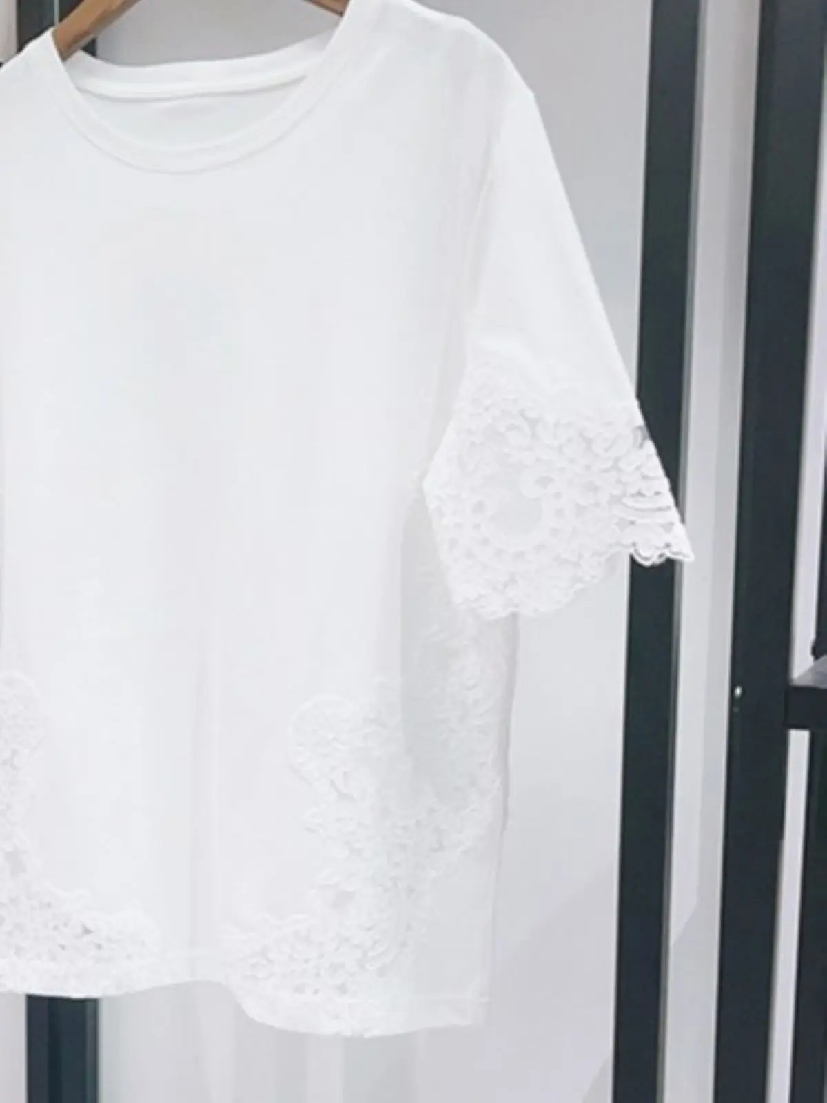 

Spring/Summer Women O-Neck Embroidery Lace Trim Spliced Short Sleeve T-Shirt Solid Loose Casual Fashion Top