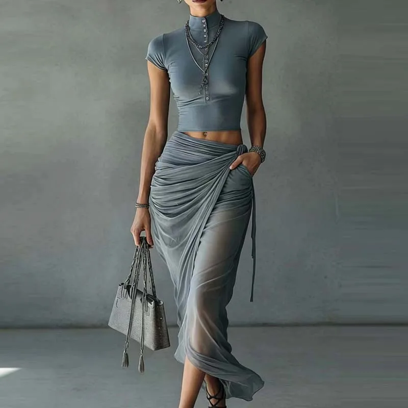 Conjunto de Fiesta Elegante Gris para Mujer: Top Corto Sexy de Cuello Alto y Manga Corta + Falda Maxi Transparente Fruncida, Conjunto de Falda Media Estilizador