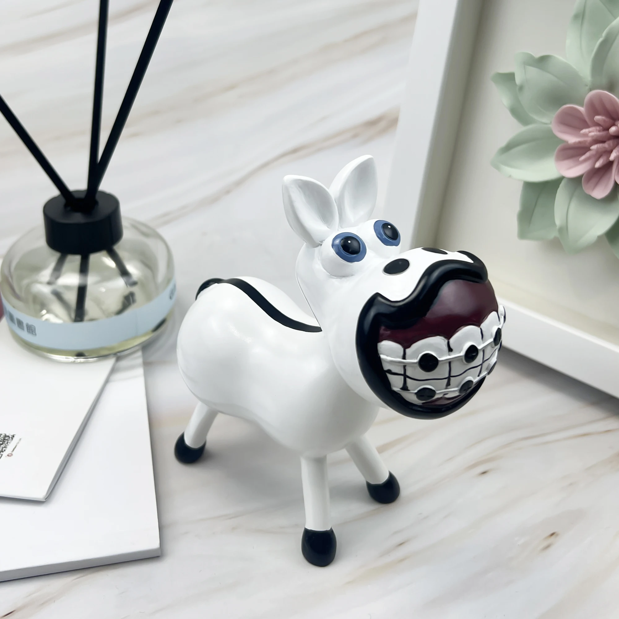 1Pcs Creative Art Donkey Sculpture With Orthodontic Braces Animal Statue Suitable For Dental Clinic Decoration Demo Dentist Gift