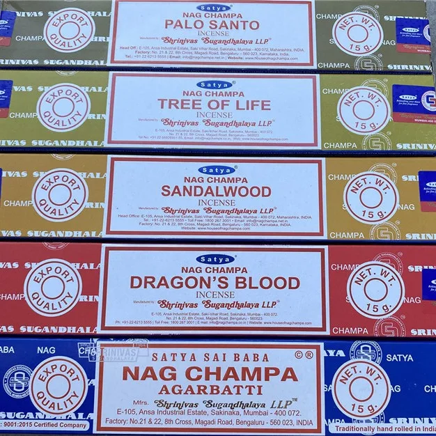 Eine Box Saibaba India Nagchampa Truth SATYA Sandelholz Aromatherapie Räucherstäbchen Bambus-Räucherstäbchen Kleine Box-Set