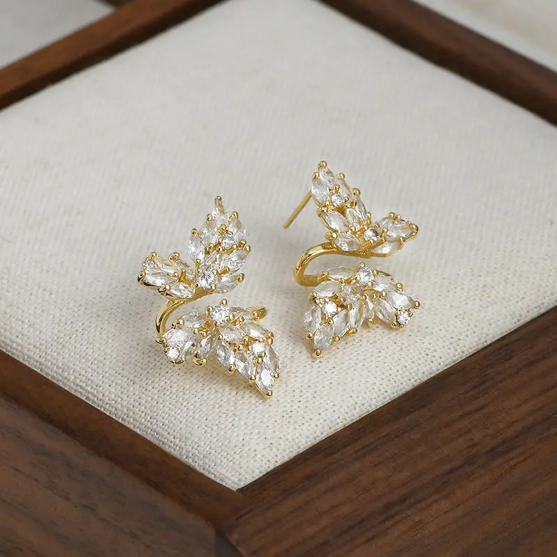 

Sweet and Luxurious Zircon Butterfly Earrings Korean Fashion Exquisite Temperament Small Earrings for Women