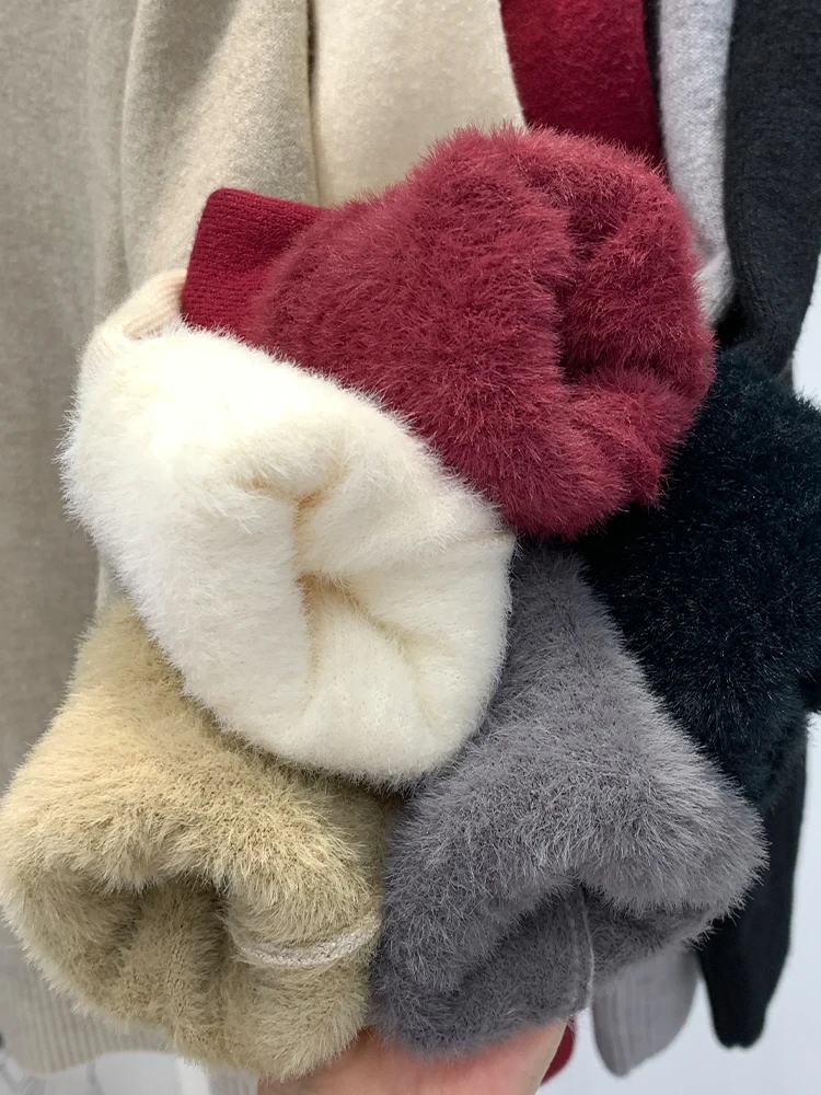 سترة نسائية حمراء بياقة عالية من الفرو المخملي السميك، طبقة أساسية للخريف والشتاء، مبطنة بالصوف، محبوكة، دافئة، بأسلوب عملي