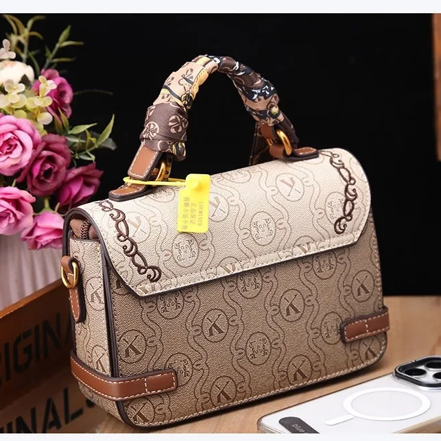 Simple Designer Diaper Bags For Women Luxury Minimalist Leather Shoulder Bag Vintage Elegant Fashionable Tote