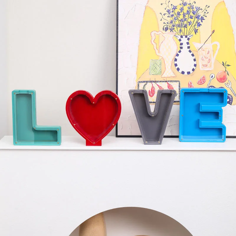 

Birthday gift Children's piggy bank Boy Girl Creative Internet red piggy bank Heart-shaped Chinese red decoration for living roo